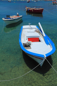 船在Ouranopolis附近；斯半島；圣山；Chalkidiki；希臘