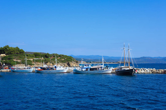 船在Ouranopolis附近；斯半島；圣山；Chalkidiki；希臘
