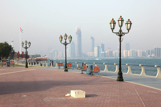 漫步在阿布扎比；阿拉伯聯(lián)合酋長國。攝于第二六月2011