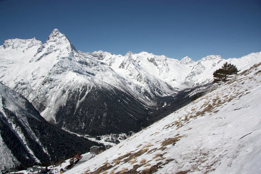 高加索山脈山區(qū)滑雪勝地