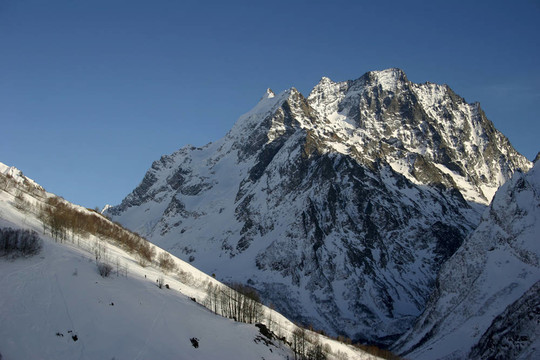 高加索山脈山區(qū)滑雪勝地