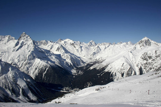 高加索山脈山區(qū)滑雪勝地