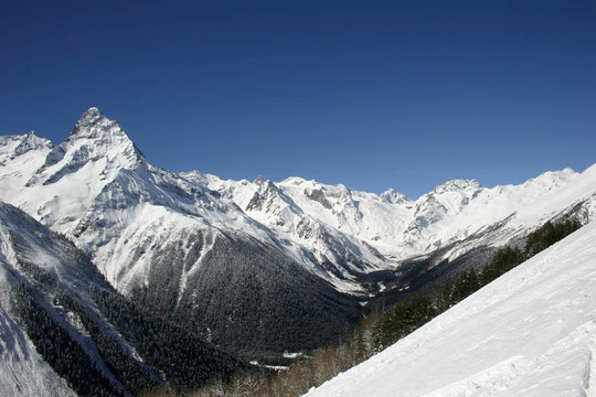 高加索山脈山區(qū)滑雪勝地