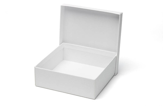 打開空白色禮品盒