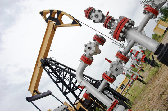 pumpjack和油井。