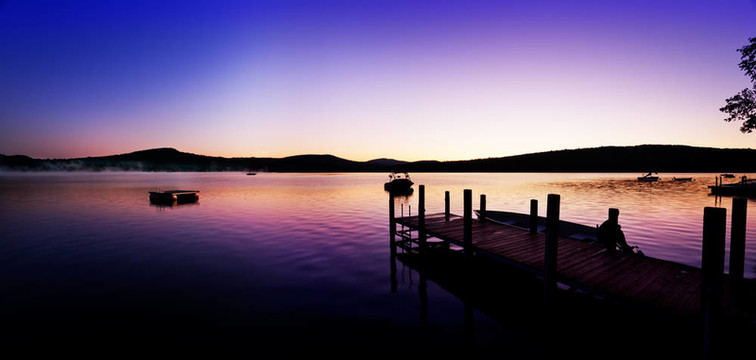夏日湖全景