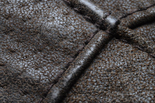 舊皮夾克縫紉