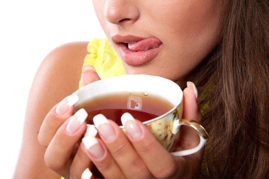 帶著新鮮茶的女人