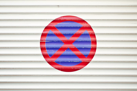 車(chē)庫(kù)門(mén)上沒(méi)有停車(chē)標(biāo)志