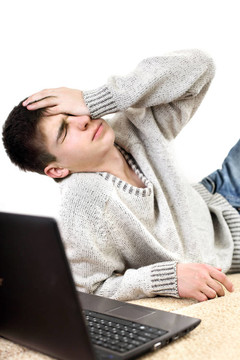 困擾青少年的筆記本
