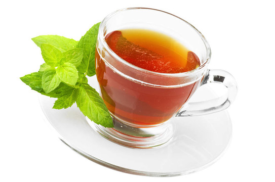 一杯茶靠近白色