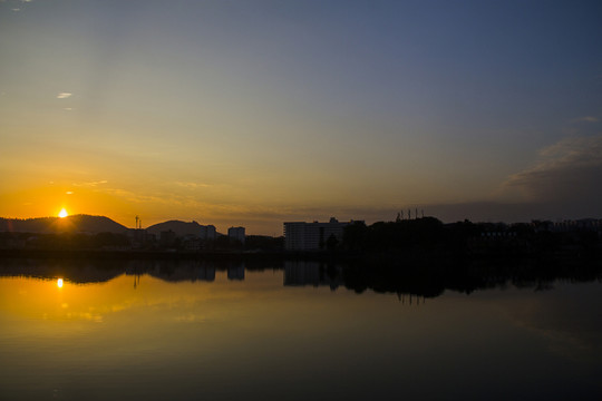 夕陽倒影