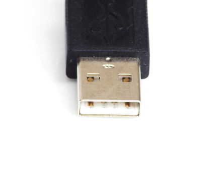 USB電纜隔離在白
