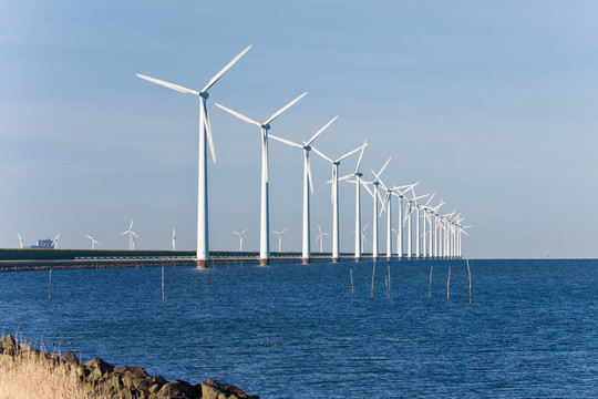 在荷蘭海上風(fēng)力發(fā)電機(jī)