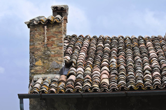瓦屋頂。Gropparello castle。Emilia Romagna。意大利.