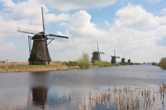 歷史的風(fēng)車在荷蘭Kinderdijk