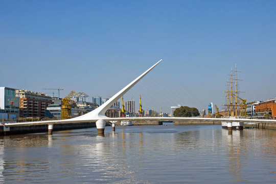 Puente de la Mujer马德罗港
