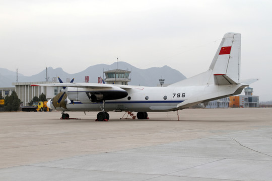安26飛機(jī) 朝陽機(jī)場
