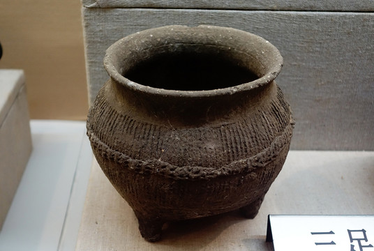 三足器