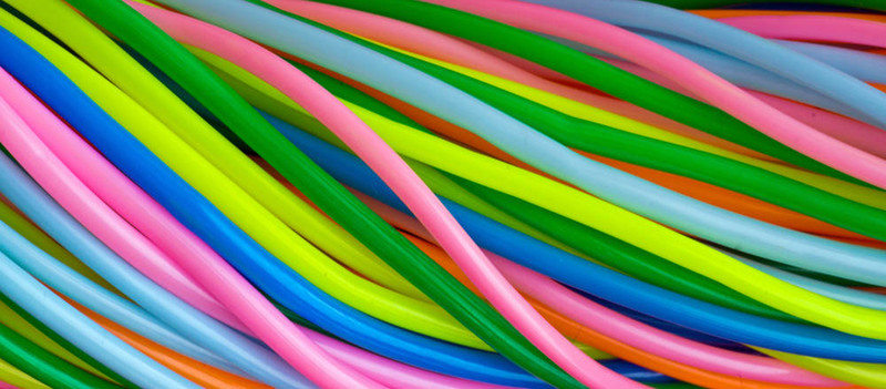 色彩鮮艷的塑料電纜