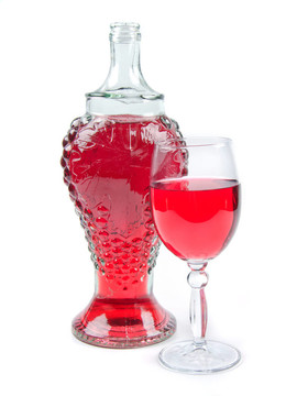 老酒瓶和酒杯