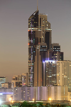 迪拜酋長(zhǎng)Zayed路晚上摩天大樓