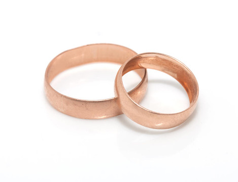 結(jié)婚戒指和玫瑰花