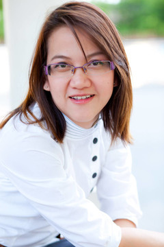 女人在找你。