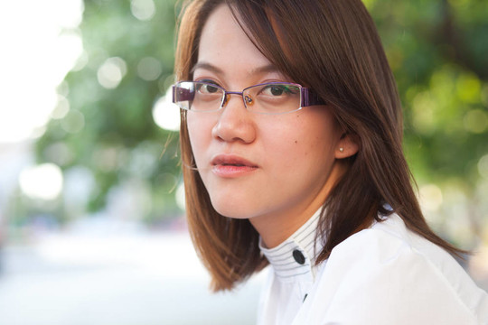 女人在找你。