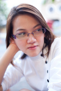 一個(gè)女人在想什么。