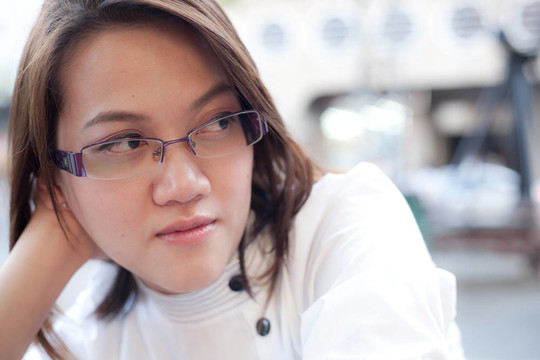 一個(gè)女人在想什么。