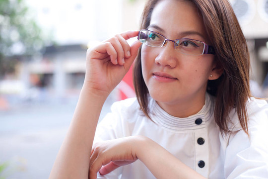 一個(gè)女人在想什么。
