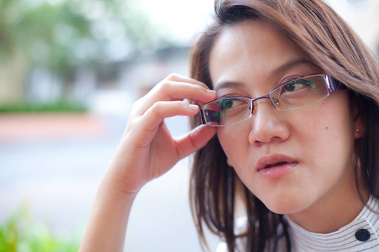 一個(gè)女人在想什么。