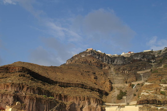游輪在圣托里尼島附近