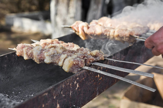 多汁的肉與醬準(zhǔn)備火