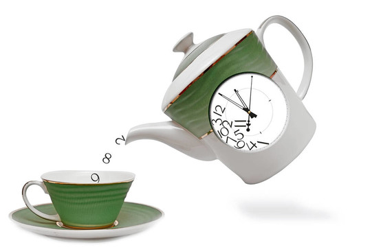 前鐘瓷茶壺。下午茶時間