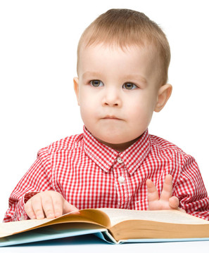 小孩玩書