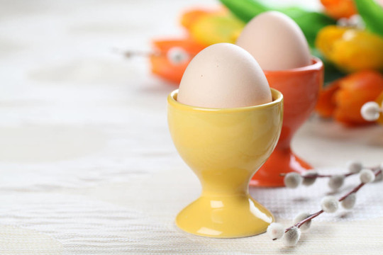 橙色的雞蛋黃eggcups