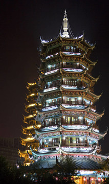 太陽和Moon Pagodas；桂林；中國