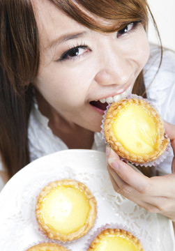 吃蛋撻