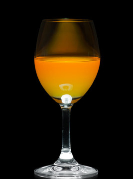 葡萄酒杯橙汁