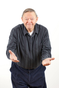 快樂爺爺張開雙臂