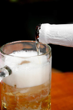 涼爽的啤酒杯