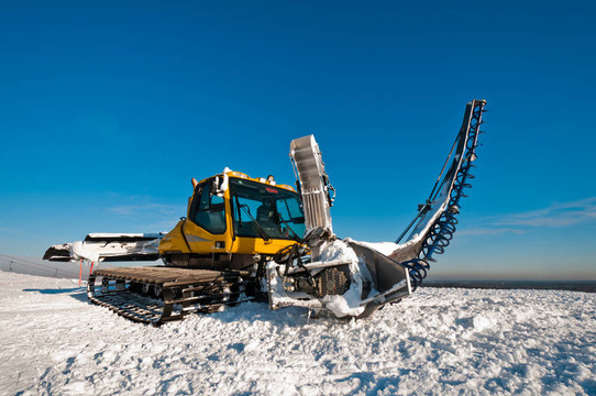 為使坡道雪地履帶車