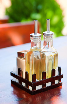 隨著石油和vinegar_2瓶