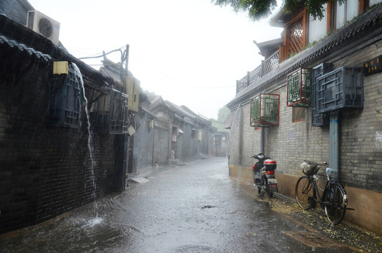 北京胡同雨景
