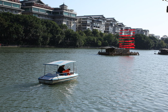小船