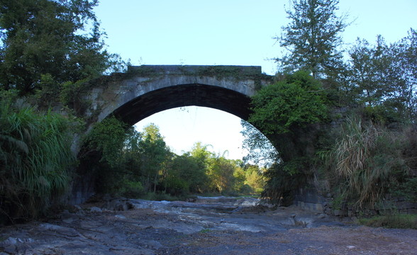 雙鳳石拱橋