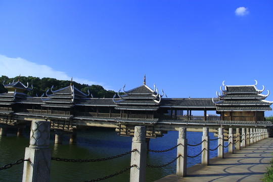 烈士公園風雨橋