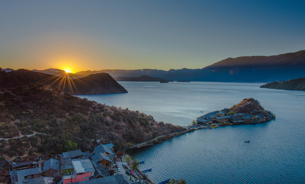 瀘沽湖 日出